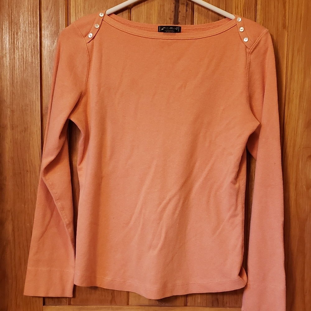 Womens long sleeve shirt.